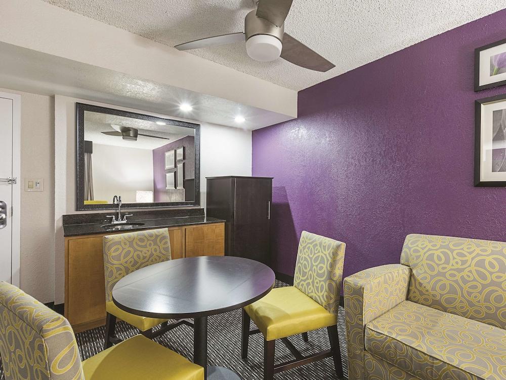 La Quinta By Wyndham Miami Lakes Exterior photo