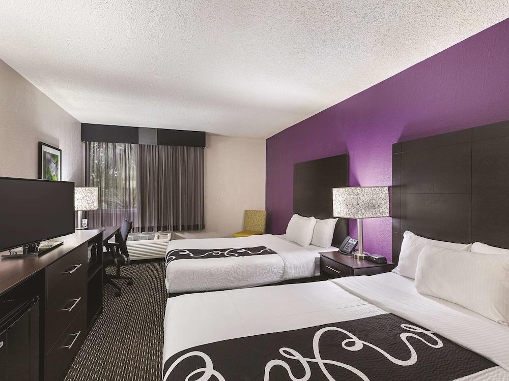 La Quinta By Wyndham Miami Lakes Exterior photo
