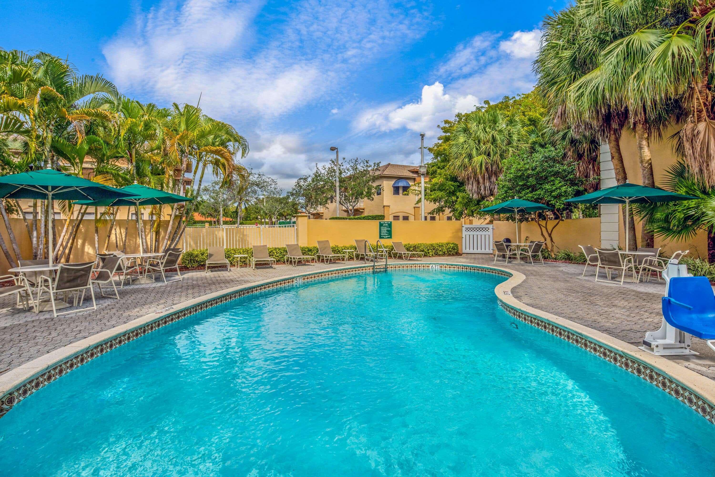La Quinta By Wyndham Miami Lakes Exterior photo