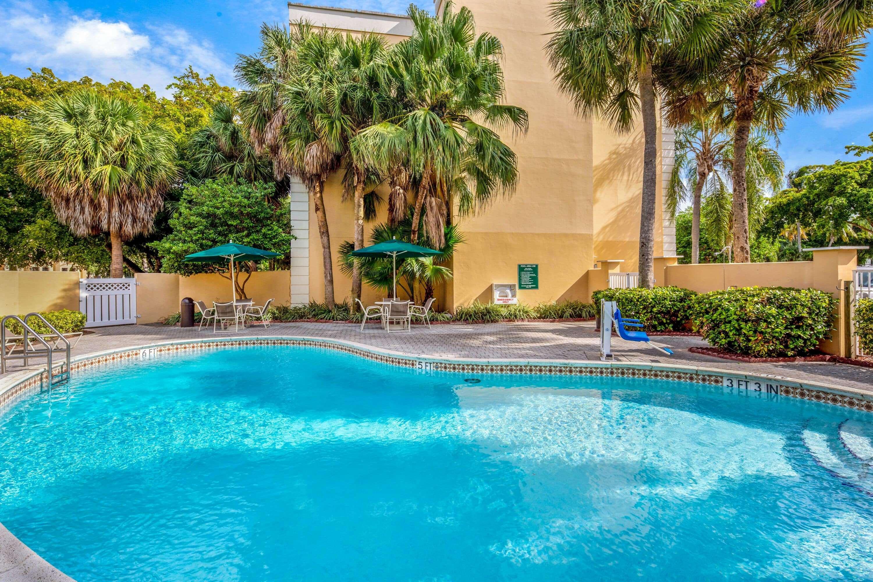 La Quinta By Wyndham Miami Lakes Exterior photo