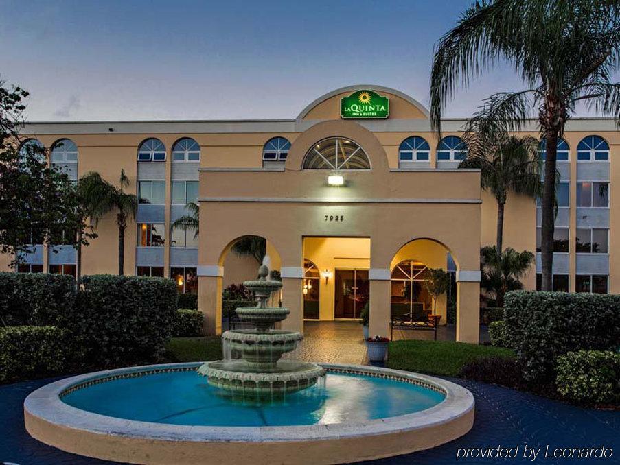 La Quinta By Wyndham Miami Lakes Exterior photo
