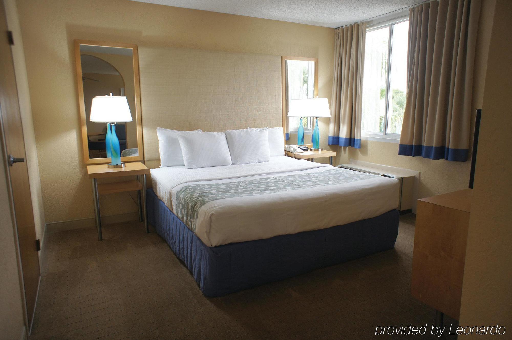 La Quinta By Wyndham Miami Lakes Exterior photo